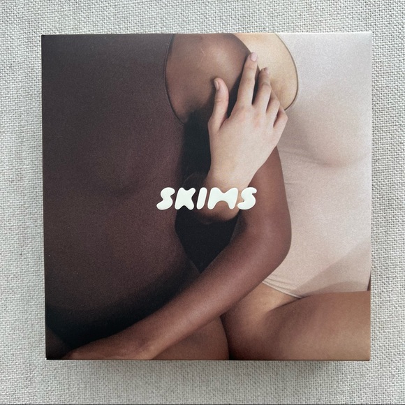 SKIMS Essential Long Sleeve Scoop Neck Bodysuit L/XL - Picture 11 of 12